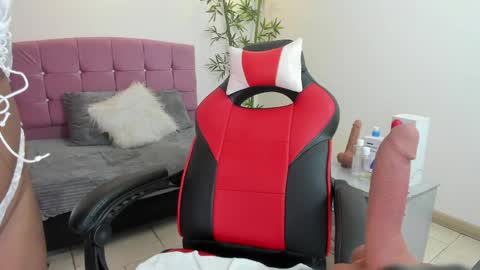 lizzie_williamss online show from 06.06.26