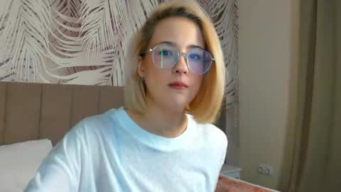 Snapshot of lizzysin chatting on 04.16.26 lizzysin online show from 04.16.26