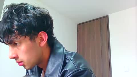 logaan_grey online show from 01.04.25