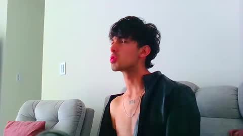 logaan_grey online show from 01.05.25