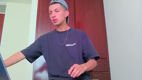 logaan_grey online show from 11.03.25