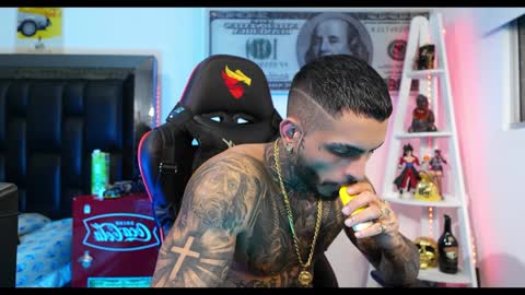 Snapshot of logan_hugh8 chatting on 12.13.24 logan_hugh8 online show from 12.13.24