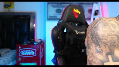 Snapshot of logan_hugh8 chatting on 12.13.24 logan_hugh8 online show from 12.13.24