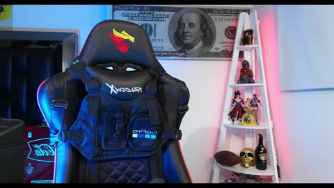 Snapshot of logan_hugh8 chatting on 12.13.24 logan_hugh8 online show from 12.13.24