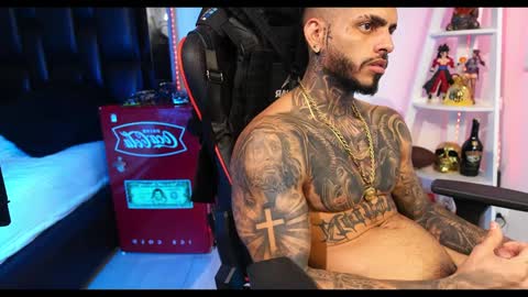 Snapshot of logan_hugh8 chatting on 12.19.24 logan_hugh8 online show from 12.19.24