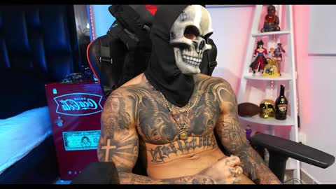 Snapshot of logan_hugh8 chatting on 12.19.24 logan_hugh8 online show from 12.19.24