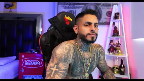 Snapshot of logan_hugh8 chatting on 12.21.24 logan_hugh8 online show from 12.21.24