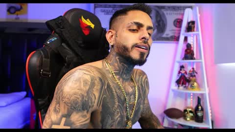 Snapshot of logan_hugh8 chatting on 12.21.24 logan_hugh8 online show from 12.21.24