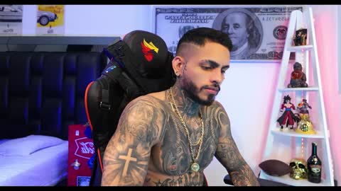 Snapshot of logan_hugh8 chatting on 12.22.24 logan_hugh8 online show from 12.22.24