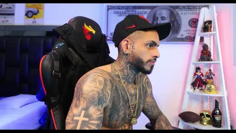 Snapshot of logan_hugh8 chatting on 12.22.24 logan_hugh8 online show from 12.22.24