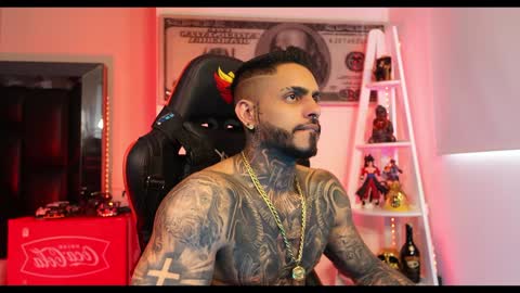 Snapshot of logan_hugh8 chatting on 12.27.24 logan_hugh8 online show from 12.27.24