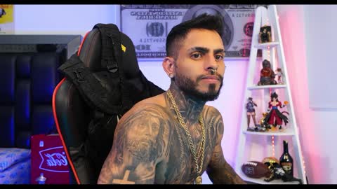 Snapshot of logan_hugh8 chatting on 01.28.25 logan_hugh8 online show from 01.28.25