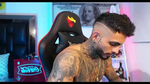 Snapshot of logan_hugh8 chatting on 02.21.25 logan_hugh8 online show from 02.21.25