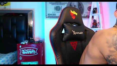 Snapshot of logan_hugh8 chatting on 02.26.25 logan_hugh8 online show from 02.26.25