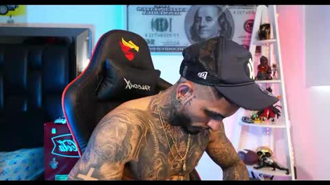 Snapshot of logan_hugh8 chatting on 02.26.25 logan_hugh8 online show from 02.26.25