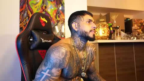 Snapshot of logan_hugh8 chatting on 09.28.25 logan_hugh8 online show from 09.28.25