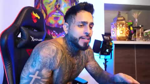 Snapshot of logan_hugh8 chatting on 10.11.25 logan_hugh8 online show from 10.11.25