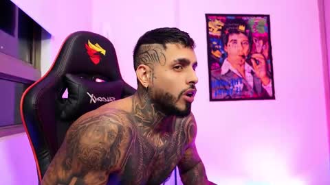 Snapshot of logan_hugh8 chatting on 10.16.25 logan_hugh8 online show from 10.16.25