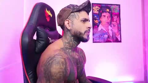 Snapshot of logan_hugh8 chatting on 10.16.25 logan_hugh8 online show from 10.16.25