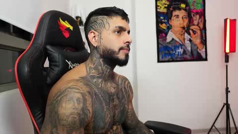 Snapshot of logan_hugh8 chatting on 10.21.25 logan_hugh8 online show from 10.21.25