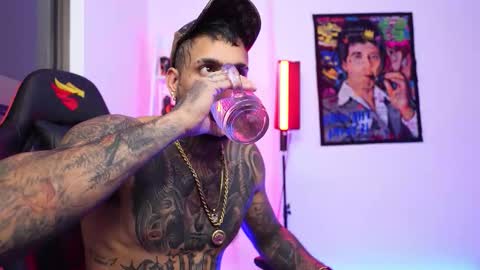 Snapshot of logan_hugh8 chatting on 10.31.25 logan_hugh8 online show from 10.31.25