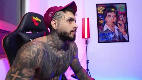 Snapshot of logan_hugh8 chatting on 11.04.25 logan_hugh8 online show from 11.04.25