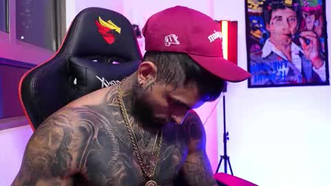 Snapshot of logan_hugh8 chatting on 11.09.25 logan_hugh8 online show from 11.09.25