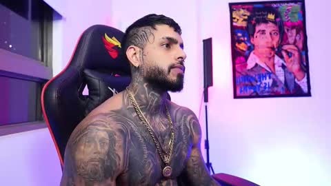 Snapshot of logan_hugh8 chatting on 11.12.25 logan_hugh8 online show from 11.12.25