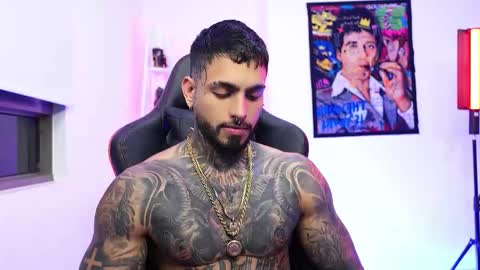 Snapshot of logan_hugh8 chatting on 11.24.25 logan_hugh8 online show from 11.24.25