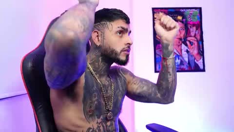 Snapshot of logan_hugh8 chatting on 12.21.25 logan_hugh8 online show from 12.21.25