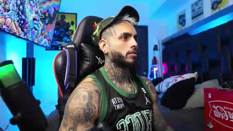 logan_hugh8 online show from 02.13.26