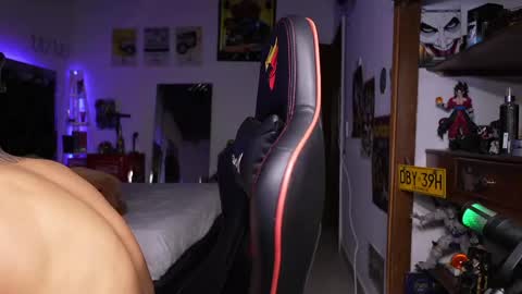 logan_hugh8 online show from 04.19.26