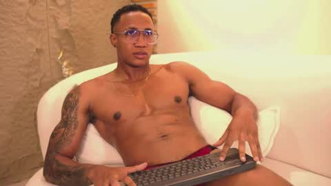 Snapshot of logan_varela chatting on 03.04.25 logan_varela online show from 03.04.25