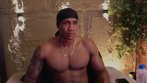 Snapshot of logan_varela chatting on 11.24.25 logan_varela online show from 11.24.25