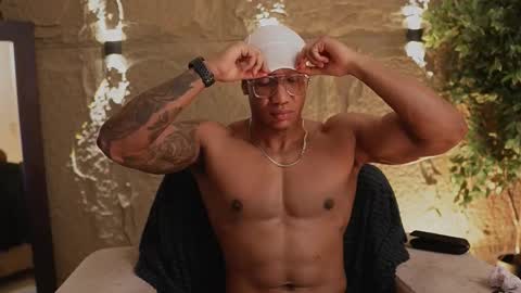 Snapshot of logan_varela chatting on 11.25.25 logan_varela online show from 11.25.25