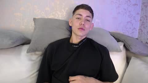 Loganfoster  online show from 12.02.25