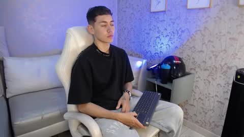 Loganfoster  online show from 12.15.25