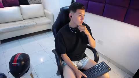 Loganfoster  online show from 12.22.25