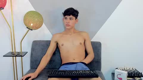 Snapshot of loganoficialx chatting on 12.04.24 loganoficialx online show from 12.04.24