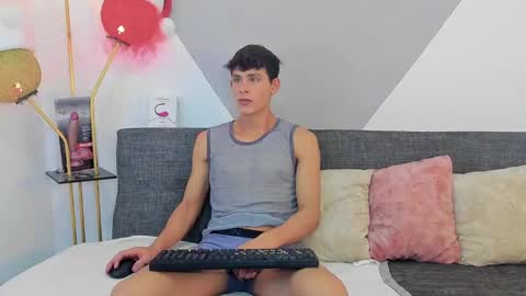 Snapshot of loganoficialx chatting on 12.21.24 loganoficialx online show from 12.21.24