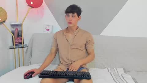 Snapshot of loganoficialx chatting on 01.10.25 loganoficialx online show from 01.10.25