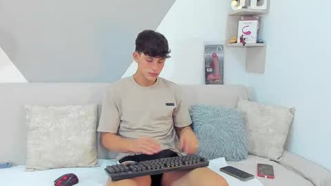 Snapshot of loganoficialx chatting on 01.26.25 loganoficialx online show from 01.26.25