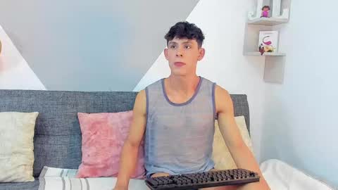 Snapshot of loganoficialx chatting on 02.10.25 loganoficialx online show from 02.10.25