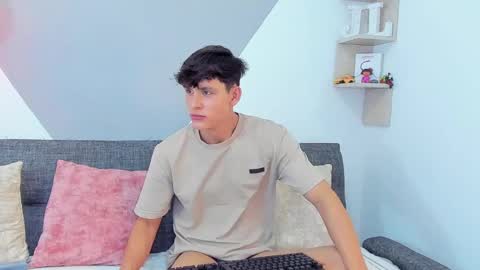 Snapshot of loganoficialx chatting on 02.20.25 loganoficialx online show from 02.20.25