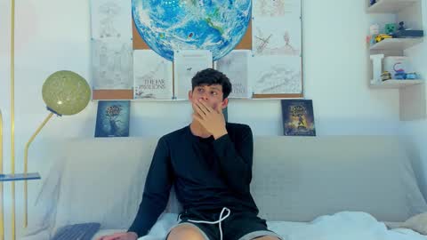 Snapshot of loganoficialx chatting on 02.01.26 loganoficialx online show from 02.01.26