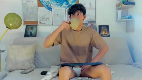 Snapshot of loganoficialx chatting on 03.02.26 loganoficialx online show from 03.02.26