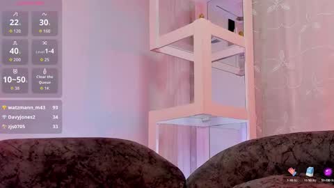 Snapshot of logantwink18 chatting on 09.15.25 logantwink18 online show from 09.15.25