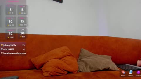 Snapshot of logantwink18 chatting on 09.25.25 logantwink18 online show from 09.25.25