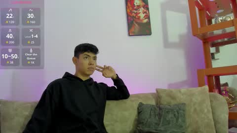 Snapshot of logantwink18 chatting on 11.18.25 logantwink18 online show from 11.18.25