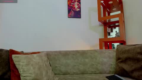 logantwink18 online show from 12.21.25